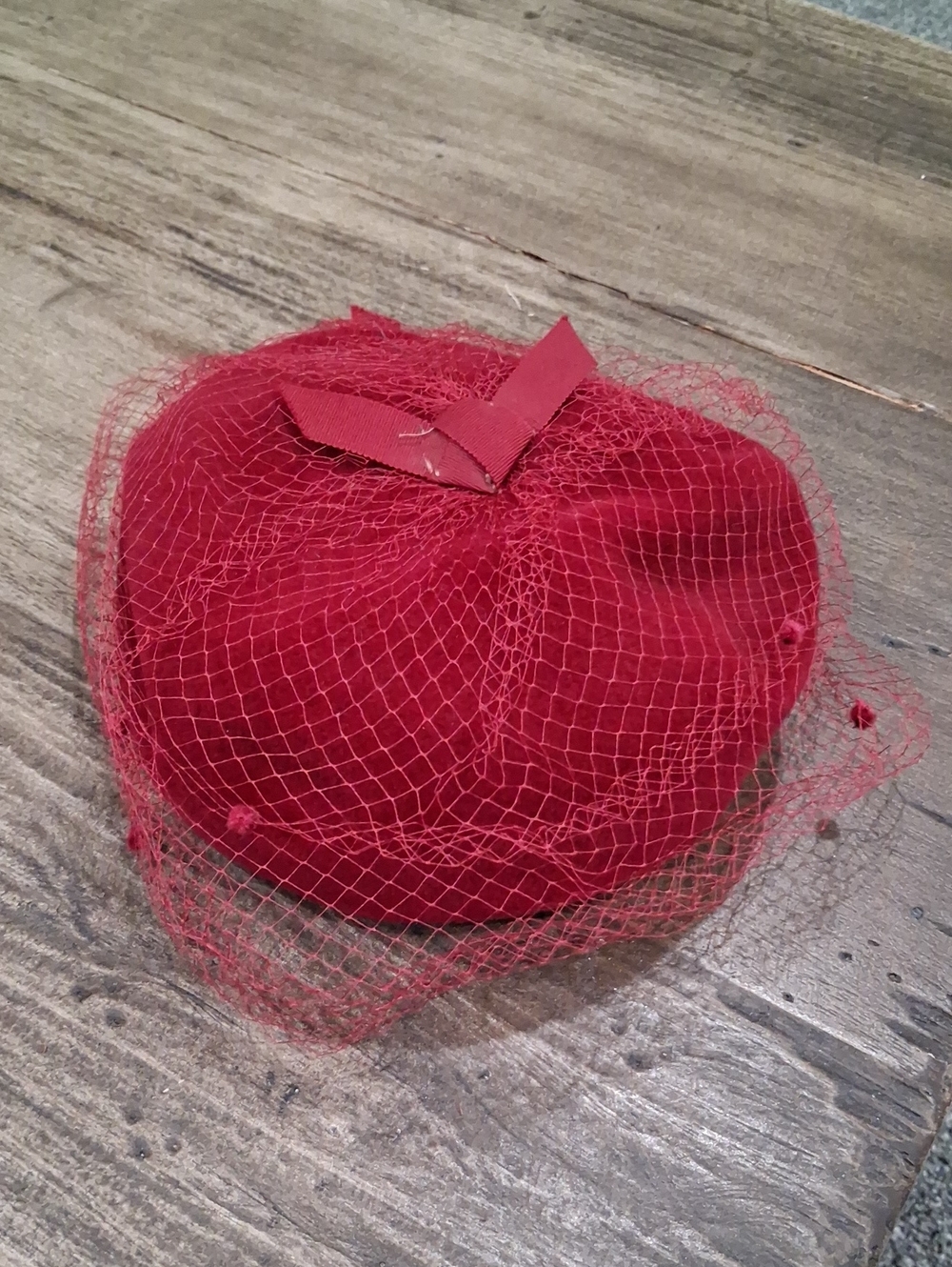 Vintage Red Hat With Mesh And Bow Detail